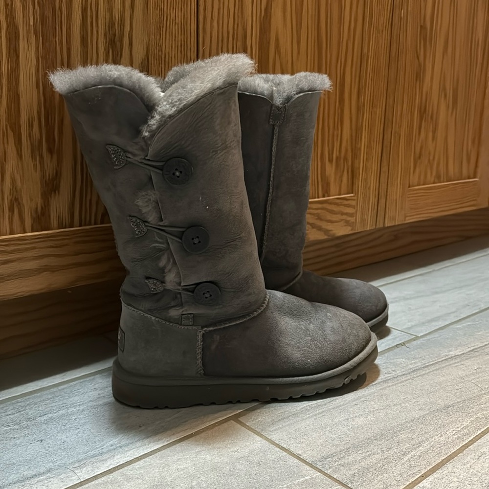 Ugg boots, youth size 6